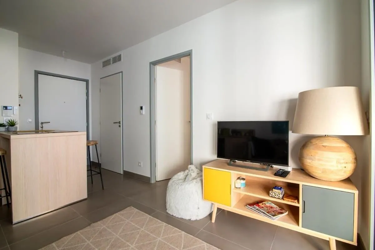 A059-New Apt With South Facing - Terrace-Near The Beach Antibes